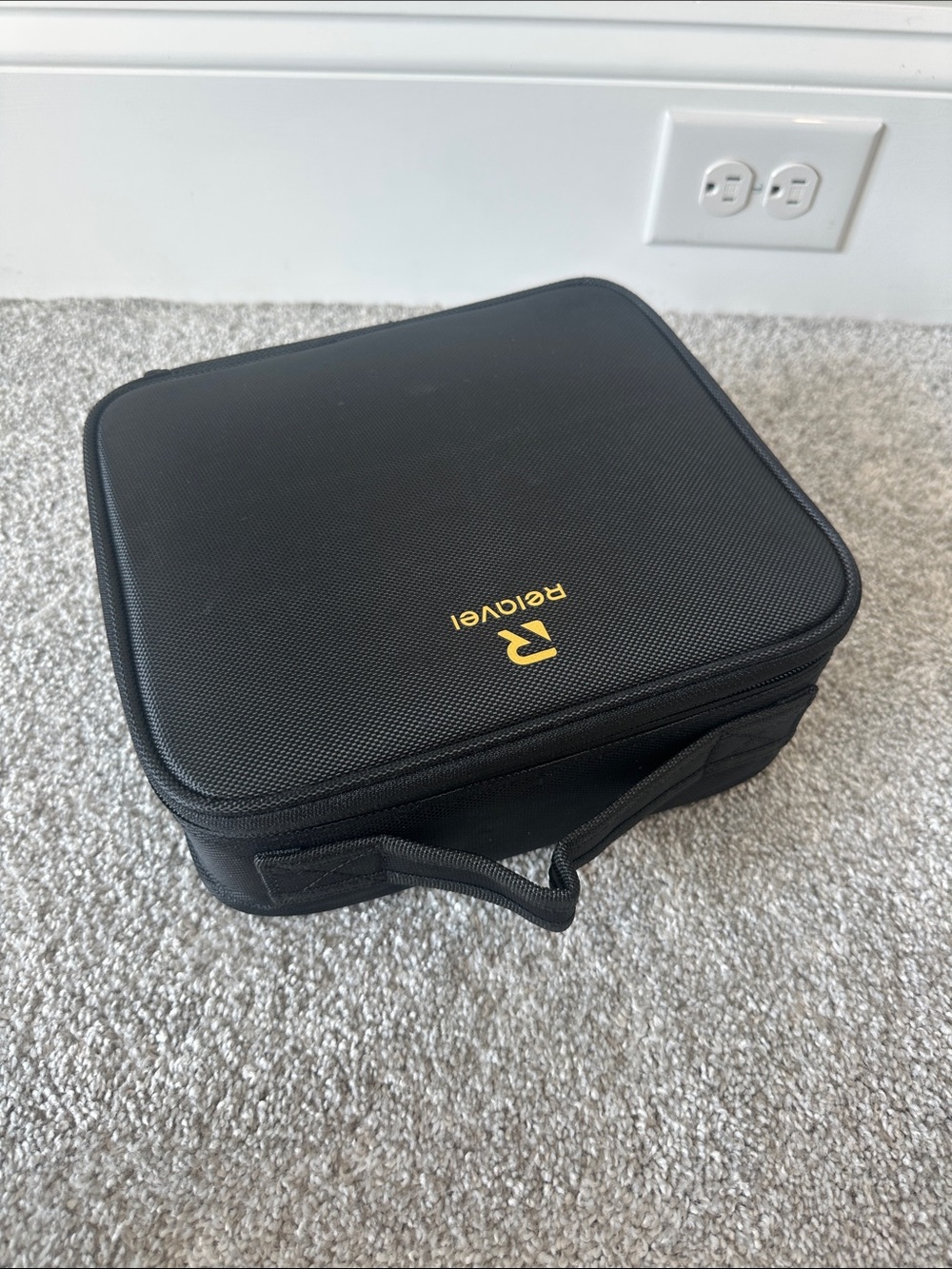 NWOT Relavel Small Makeup Case